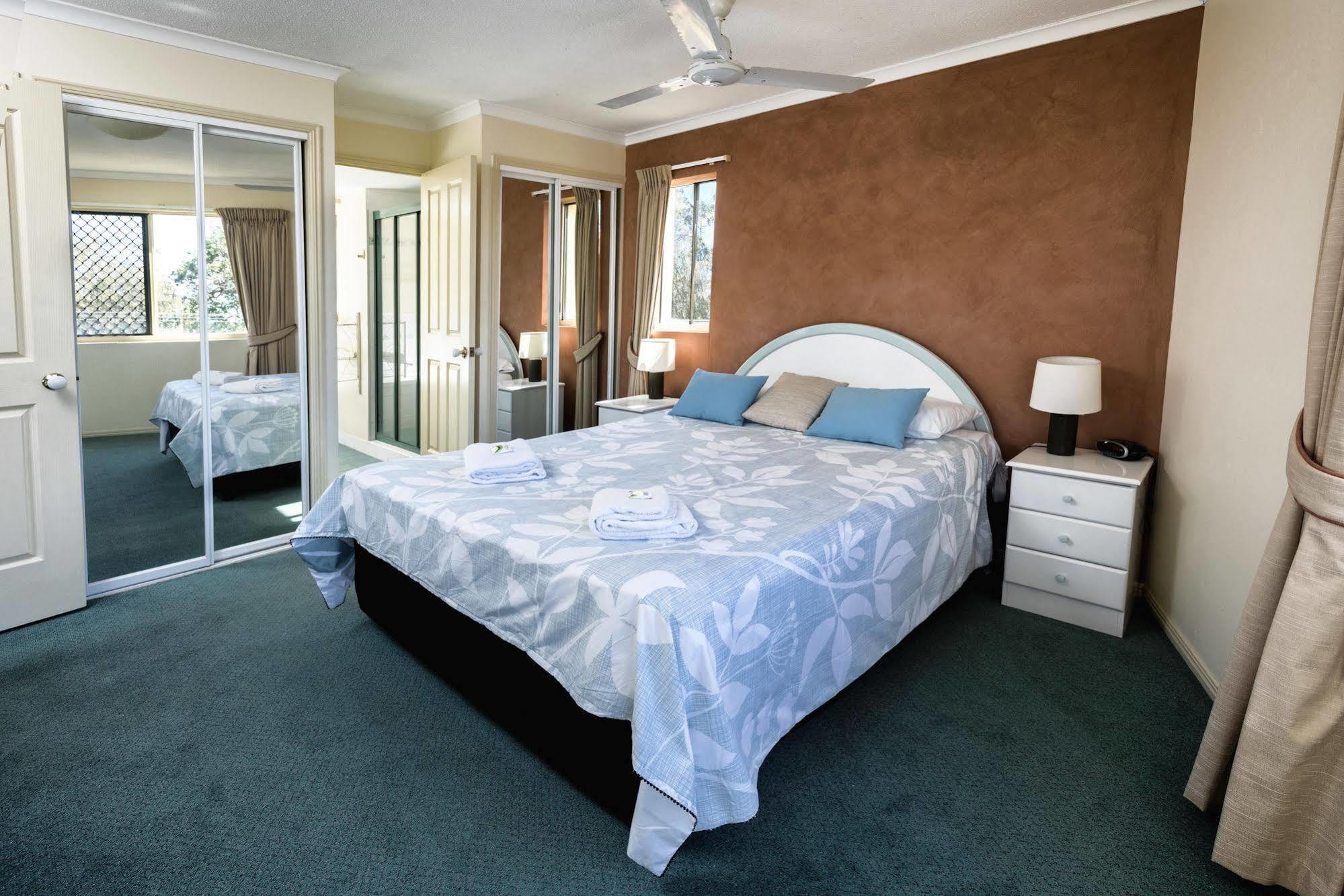 Alexander Beachfront Apartments Hervey Bay Exterior foto