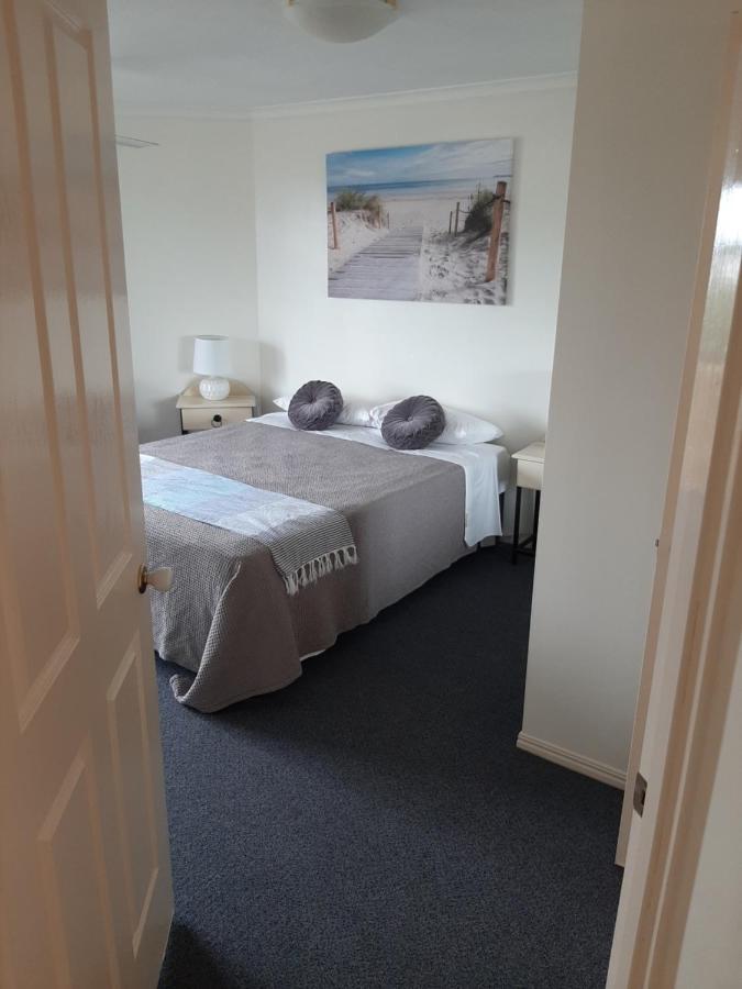 Alexander Beachfront Apartments Hervey Bay Exterior foto