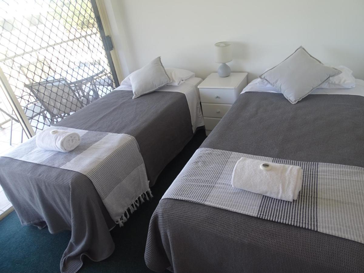Alexander Beachfront Apartments Hervey Bay Exterior foto